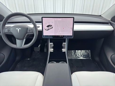 Used 2020 Tesla Model Y Long Range image 32