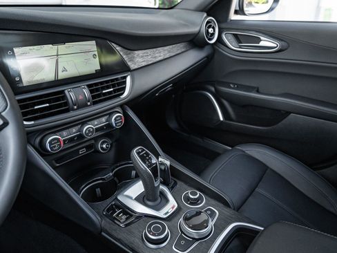 Used 2023 Alfa Romeo Giulia Sprint image 21