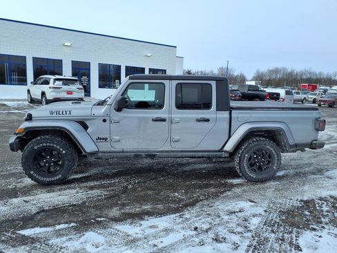 Used 2021 Jeep Gladiator Willys image 2