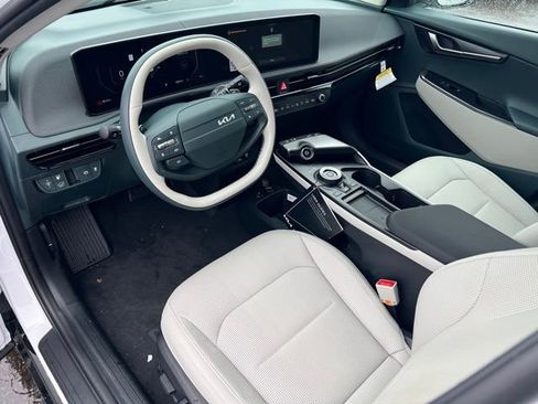 New 2025 Kia EV6 Wind RWD image 15