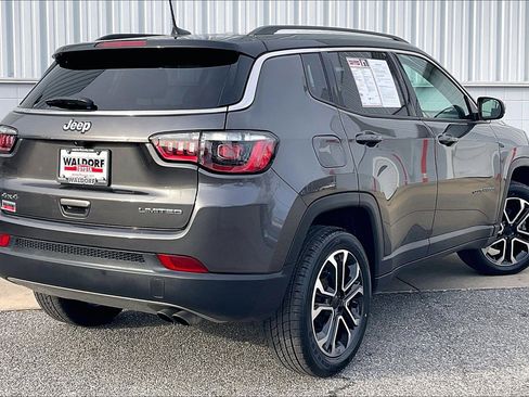 Used 2022 Jeep Compass Limited image 17