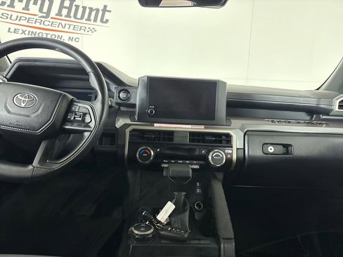 Used 2026 Toyota Tacoma SR5 AWD/4WD image 22