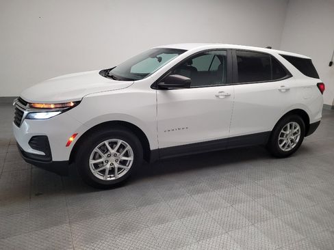 Used 2022 Chevrolet Equinox LS FWD image 2