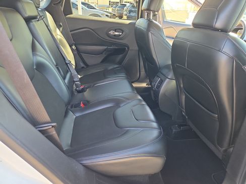 Used 2020 Jeep Cherokee Latitude Plus AWD/4WD image 26