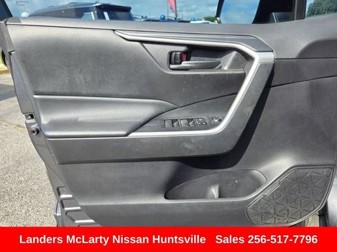 Used 2021 Toyota RAV4 LE FWD image 20