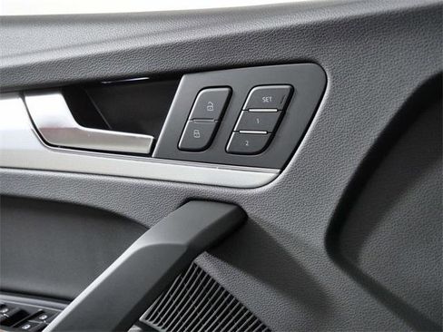 Used 2025 Audi Q5 2.0T Premium Plus w/ Premium Plus Package image 27