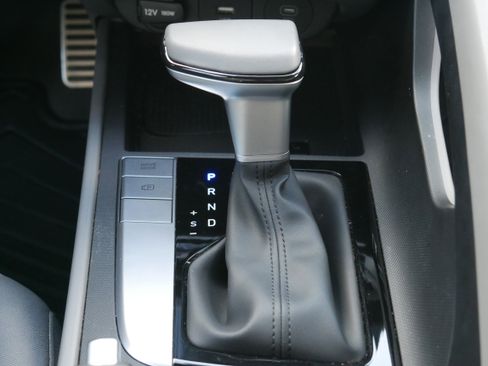 Used 2025 Hyundai Elantra Sport image 21