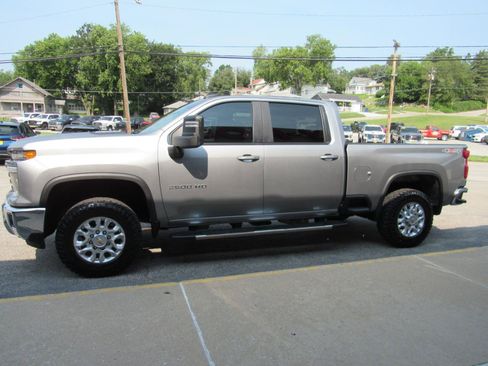 Used 2024 Chevrolet Silverado 3500 LT AWD/4WD image 10