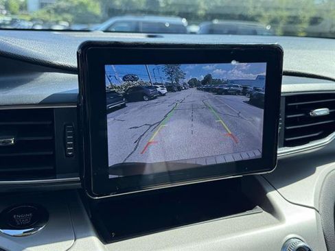 Used 2023 Ford Explorer XLT w/ Equipment Group 202A AWD/4WD image 40
