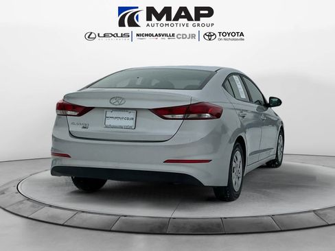 Used 2018 Hyundai Elantra SE w/ Cargo Package image 5