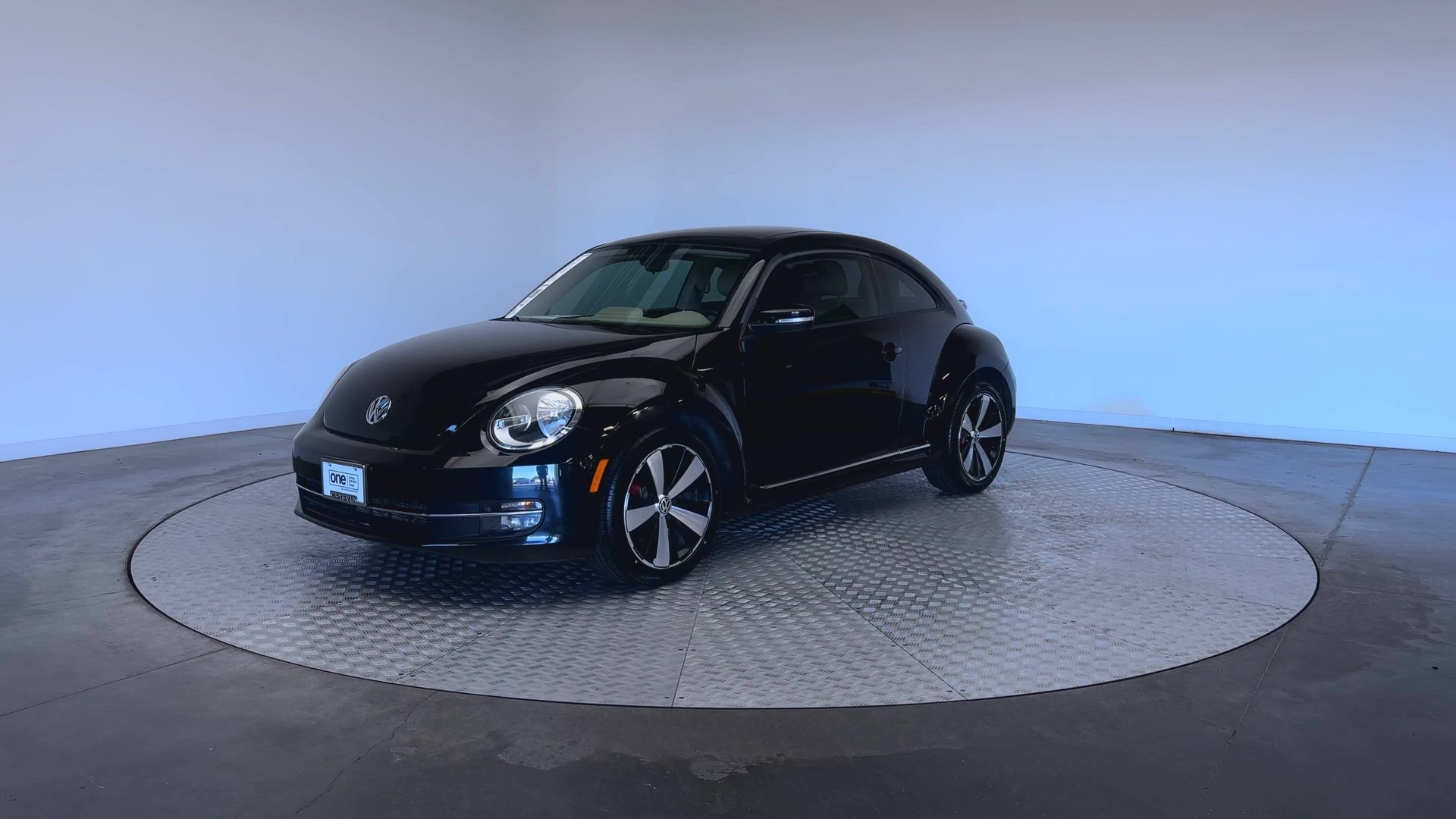Used 2013 Volkswagen Beetle 2.0T FWD image 4