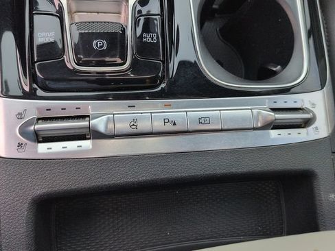Used 2024 Kia Carnival SX Prestige FWD image 25