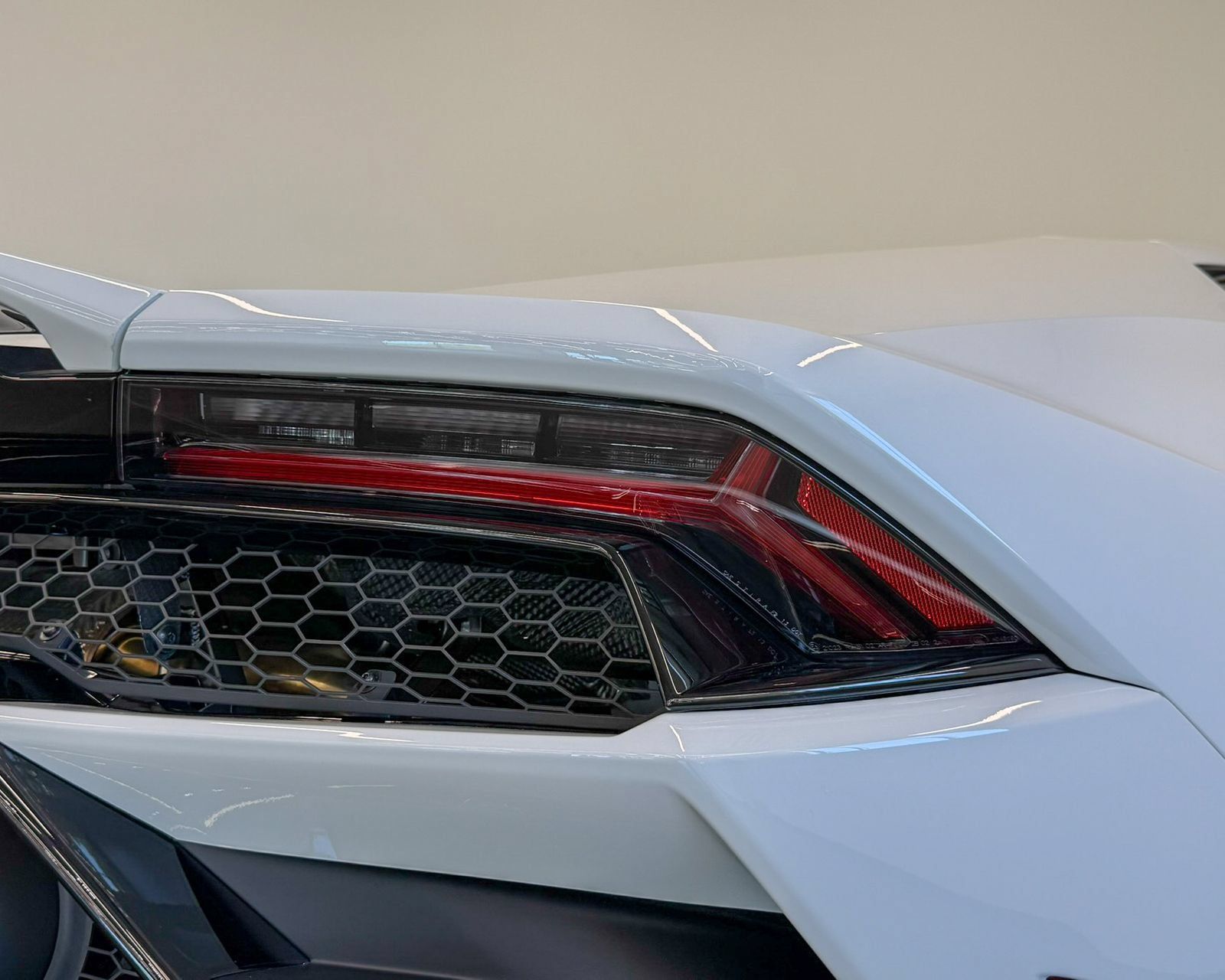 Used 2022 Lamborghini Huracan EVO RWD image 46