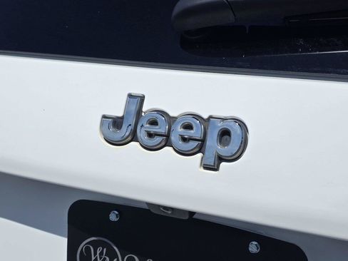 Used 2020 Jeep Cherokee Latitude Plus FWD image 29