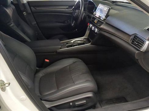Used 2018 Honda Accord Touring image 29