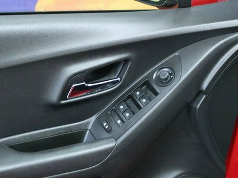 Used 2020 Chevrolet Trax LS w/ Tint and Cruise Package FWD image 12