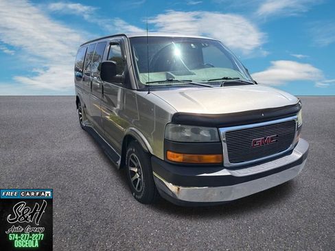 Used 2004 GMC Savana 1500 w/ Preferred Equipment Group RWD image 3