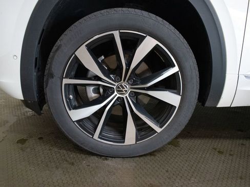 Used 2024 Volkswagen Atlas SEL Premium R-Line AWD/4WD image 9
