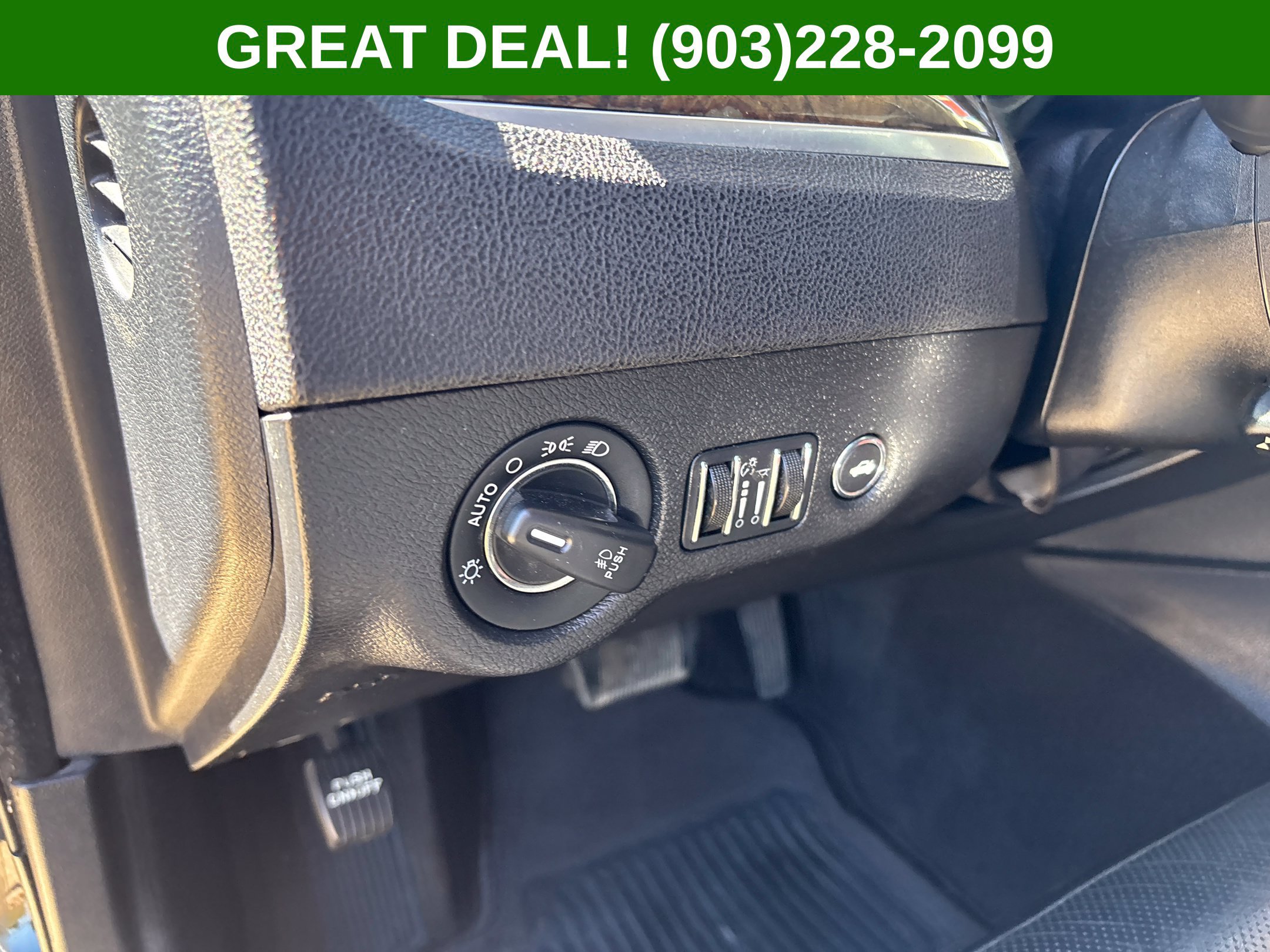 Used 2016 Chrysler 300 C RWD image 23