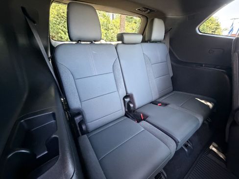 Used 2025 GMC Acadia AT4 w/ Luxury Package AWD/4WD image 18