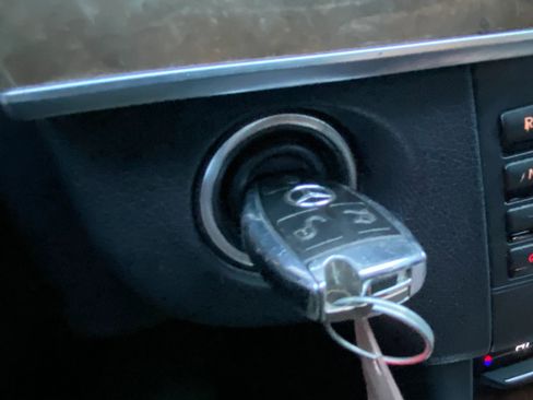 Used 2014 Mercedes-Benz E 350 4MATIC Sedan image 22