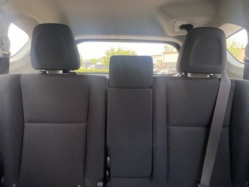 Used 2017 Toyota RAV4 LE FWD image 17