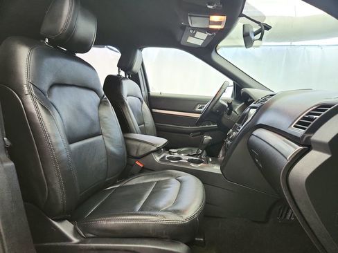 Used 2018 Ford Explorer XLT w/ Equipment Group 202A image 31