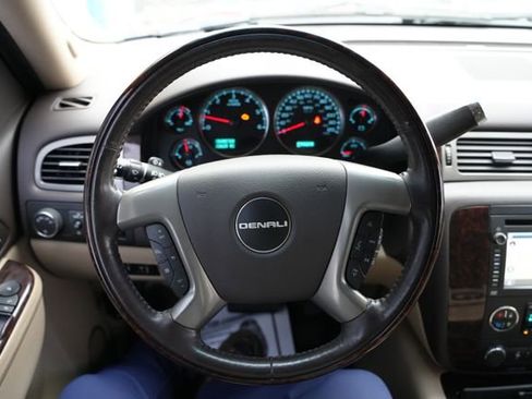 Used 2012 GMC Yukon XL Denali image 31