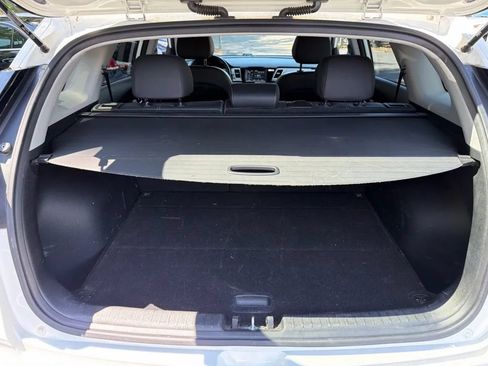 Used 2017 Kia Niro EX FWD image 8