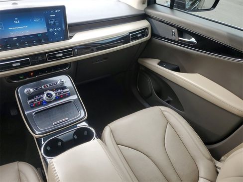 Certified 2022 Lincoln Nautilus Reserve image 16