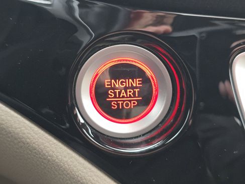 Used 2018 Honda Pilot Touring image 25