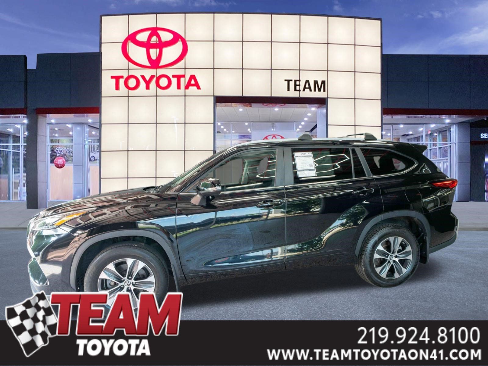 Used 2023 Toyota Highlander XLE AWD/4WD image 1