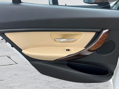 Used 2018 BMW 320i Sedan RWD image 22