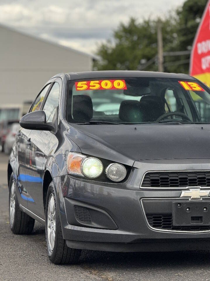 Used 2013 Chevrolet Sonic LT FWD image 3
