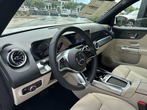 New 2025 Mercedes-Benz GLB 250 4MATIC image 18