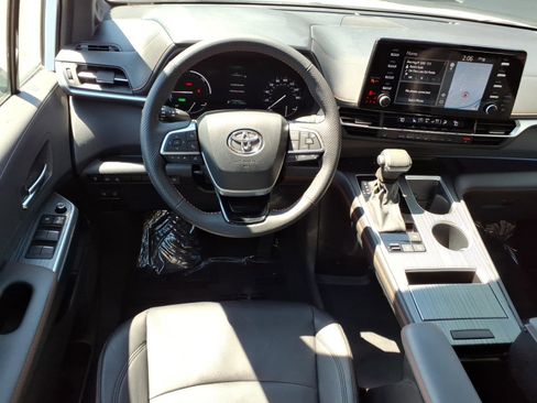 Certified 2023 Toyota Sienna XSE w/ XSE Plus Package AWD/4WD image 8