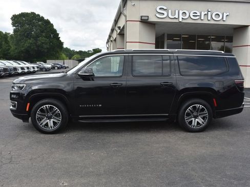 Used 2023 Jeep Wagoneer L Series II RWD image 9