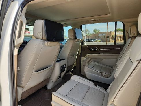 Used 2021 GMC Yukon XL Denali w/ Denali Premium Package image 11