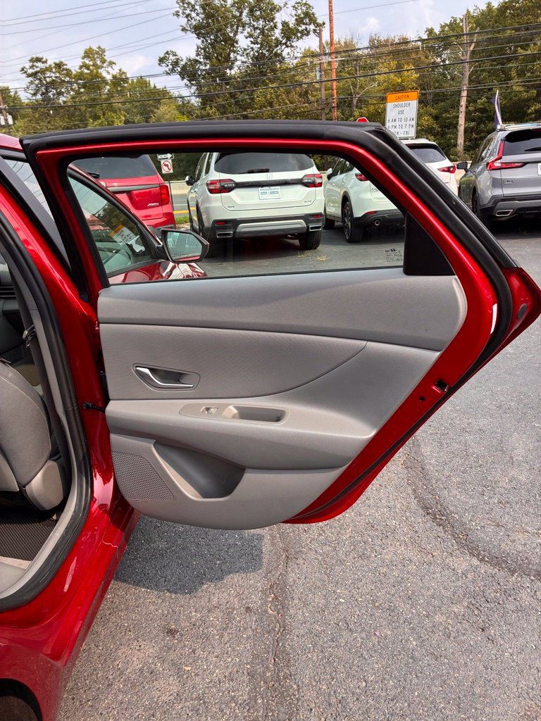 Used 2023 Hyundai Elantra SEL FWD image 22