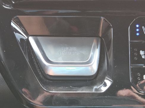 Used 2024 GMC Sierra 1500 AT4 w/ Technology Package AWD/4WD image 11