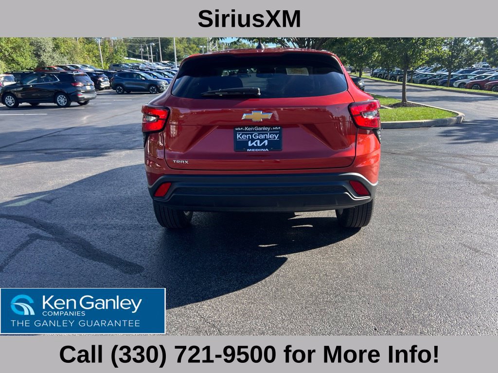 Used 2024 Chevrolet Trax LS w/ LS Convenience Package FWD image 11