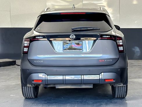 Used 2025 Nissan Kicks SR AWD/4WD image 4