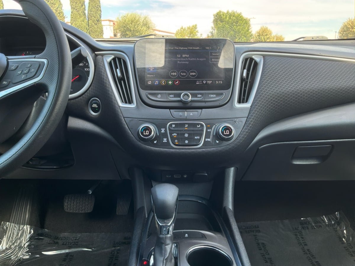 Used 2023 Chevrolet Malibu LT FWD image 15