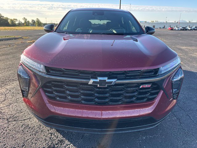 Used 2024 Chevrolet Trax RS w/ Sunroof Package FWD image 2