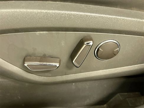 Used 2019 Lincoln Nautilus Select image 10