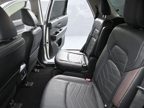 Used 2022 Nissan Pathfinder Platinum w/ Cargo Package AWD/4WD image 15