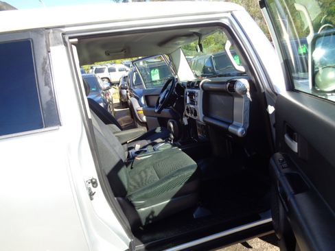 Used 2007 Toyota FJ Cruiser 2WD image 17