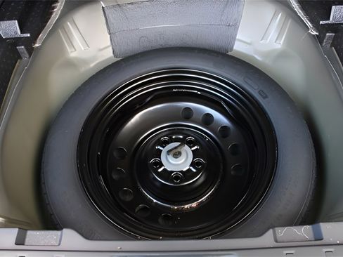 Used 2023 Subaru Outback Premium image 11