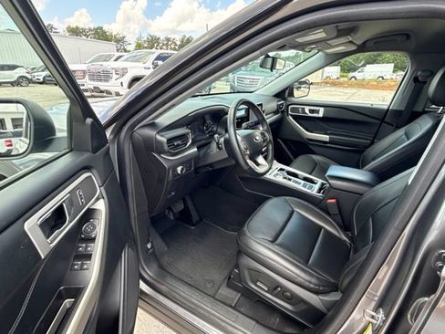 Used 2022 Ford Explorer XLT w/ Equipment Group 202A RWD image 26