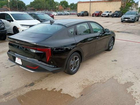 Used 2025 Kia K4 LXS image 7